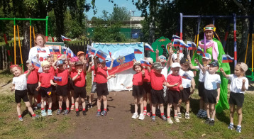 В ДОУ провели праздник ко Дню РосссииУльян В ДОУ провели праздник ко Дню РосссииУльян.
